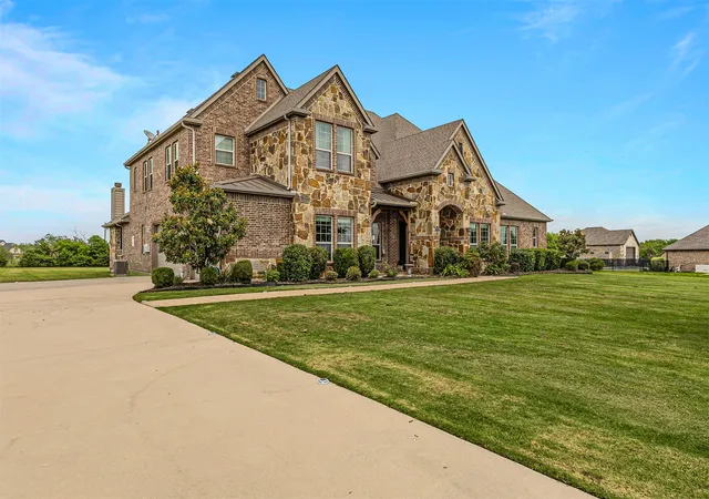 Photo 2 of Single family home for sale at 3025 Bridgecreek Dr, Rockwall, TX 75032 | MLS# 21285173 | Listing updated on 2026-09-13