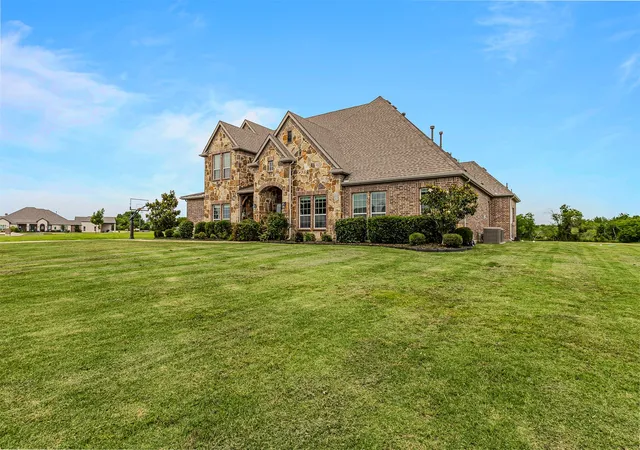 Photo 3 of Single family home for sale at 3025 Bridgecreek Dr, Rockwall, TX 75032 | MLS# 21285173 | Listing updated on 2026-09-13