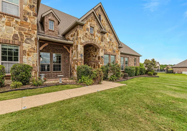 Photo 3 of Single family home for sale at 3025 Bridgecreek Dr, Rockwall, TX 75032 | MLS# 21285173 | Listing updated on 2026-09-13