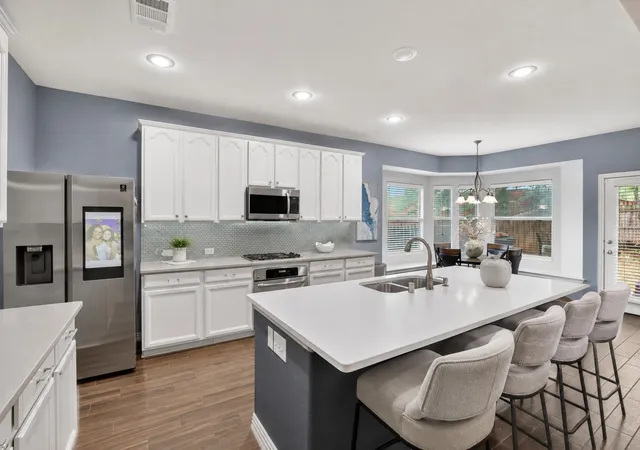 Photo 3 of Single family home for sale at 6601 Vintage Dr, Arlington, TX 76001 | MLS# 21278122 | Listing updated on 2026-09-14