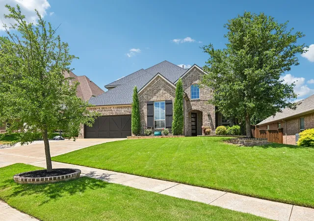 Photo 1 of Single family home for sale at 916 Champions Ct, Roanoke, TX 76262 | MLS# 21286592 | Listing updated on 2026-09-26