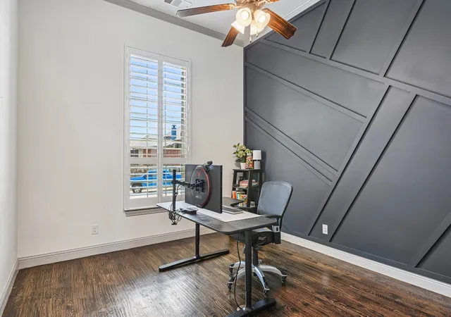 Photo 3 of Single family home for sale at 916 Champions Ct, Roanoke, TX 76262 | MLS# 21286592 | Listing updated on 2026-09-26