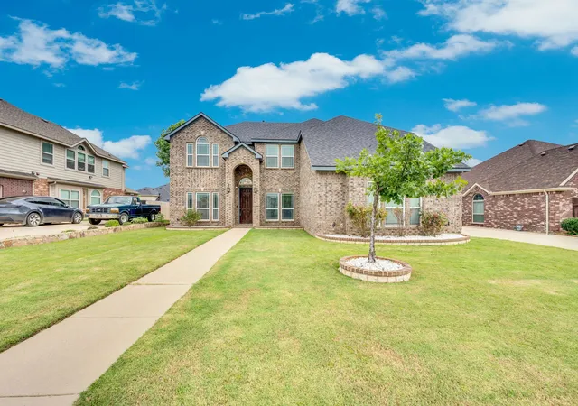 Photo 3 of Single family home for sale at 1611 Montelena Ave, Kennedale, TX 76060 | MLS# 21286534 | Listing updated on 2026-09-30