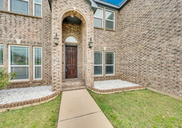 Photo 3 of Single family home for sale at 1611 Montelena Ave, Kennedale, TX 76060 | MLS# 21286534 | Listing updated on 2026-09-30