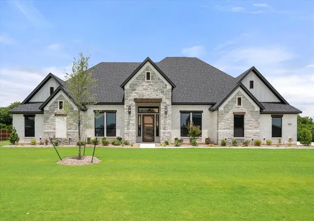 Photo 1 of Single family home for sale at 6610 Waggoner Wy, Midlothian, TX 76065 | MLS# 21285459 | Listing updated on 2026-09-12
