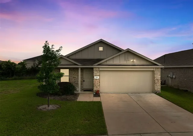 Photo 2 of Single family home for sale at 900 Odlozil Ln, Ennis, TX 75119 | MLS# 21286919 | Listing updated on 2026-09-11
