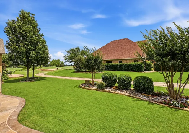 Photo 1 of Single family home for sale at 11508 Southerland Dr, Denton, TX 76207 | MLS# 21274836 | Listing updated on 2026-10-02