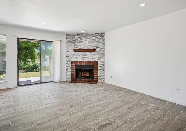 Listing Photo 5 - Condo for sale in building located at 4472 Chaha Rd, Garland, TX 75043 - Unit #103