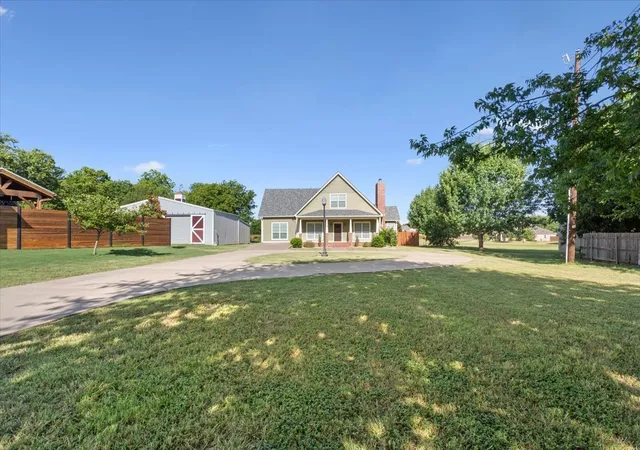 Photo 3 of Sale Pending at 744 N Old Robinson Rd, Robinson, TX 76706 | MLS# 21286083 | Listing updated on 2026-07-29