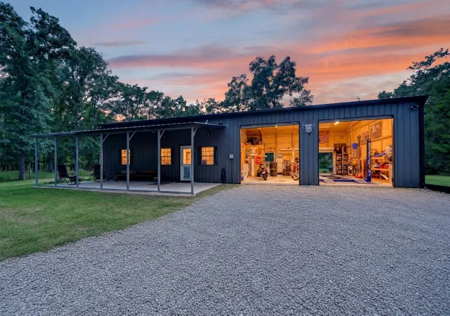 Photo 1 of Single family home for sale at 1425 Raintree Rd, Quinlan, TX 75474 | MLS# 21287241 | Listing updated on 2026-09-09