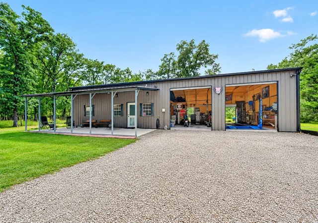 Photo 2 of Single family home for sale at 1425 Raintree Rd, Quinlan, TX 75474 | MLS# 21287241 | Listing updated on 2026-09-09