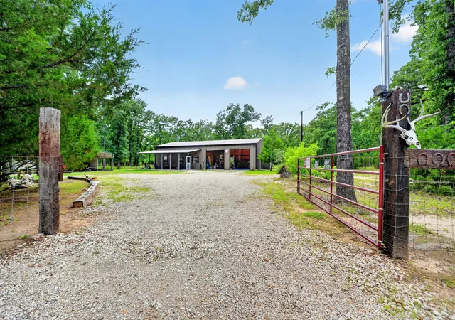 Photo 3 of Single family home for sale at 1425 Raintree Rd, Quinlan, TX 75474 | MLS# 21287241 | Listing updated on 2026-09-09