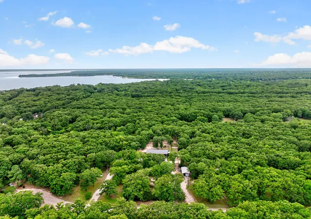 Photo 3 of Single family home for sale at 1425 Raintree Rd, Quinlan, TX 75474 | MLS# 21287241 | Listing updated on 2026-09-09