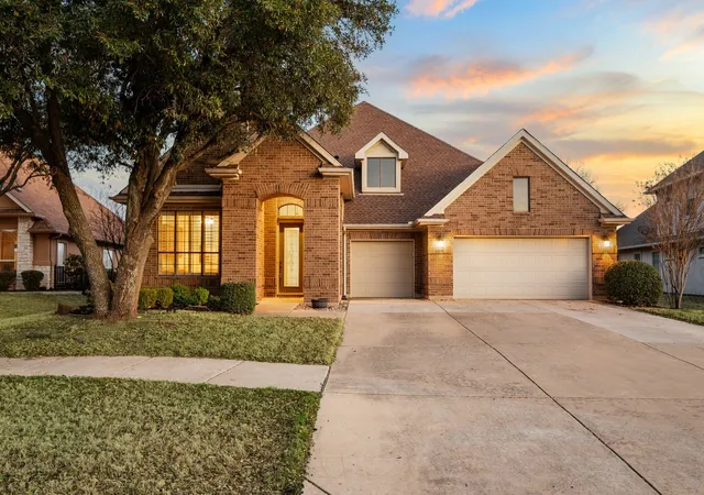 Photo 1 of Sale Pending at 9317 Grandview Dr, Denton, TX 76207 | MLS# 21287190 | Listing updated on 2026-07-31
