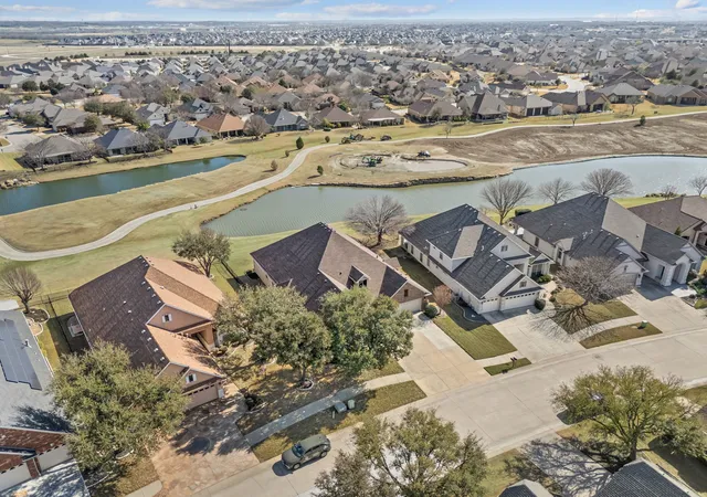 Photo 3 of Sale Pending at 9317 Grandview Dr, Denton, TX 76207 | MLS# 21287190 | Listing updated on 2026-07-31
