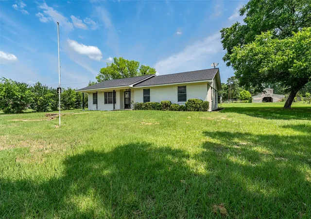 Photo 3 of Single family home for sale at 3015 E Us Hwy 80, Mineola, TX 75773 | MLS# 21287321 | Listing updated on 2026-10-05