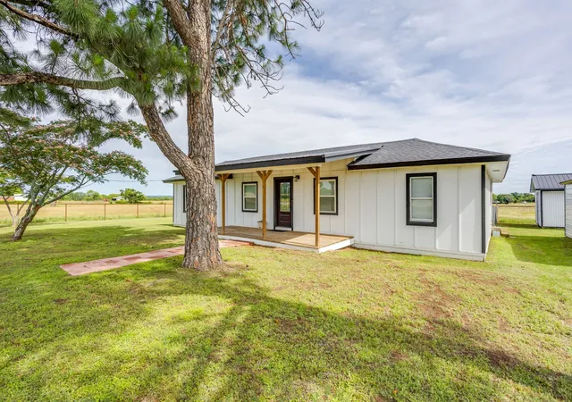 Photo 3 of Single family home for sale at 6296 Fm 1195, Mineral Wells, TX 76067 | MLS# 21287431 | Listing updated on 2026-10-01