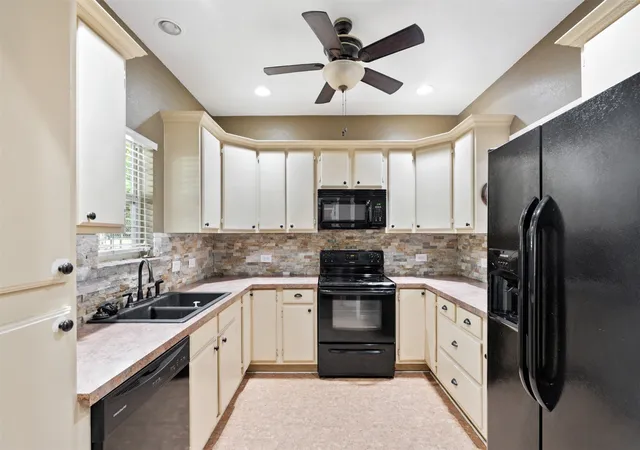 Photo 3 of Single family home for sale at 256 Sailfish Dr, Mabank, TX 75156 | MLS# 21287503 | Listing updated on 2026-09-08