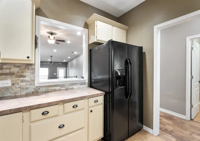 Photo 4 of Single family home for sale at 256 Sailfish Dr, Mabank, TX 75156 | MLS# 21287503 | Listing updated on 2026-09-08