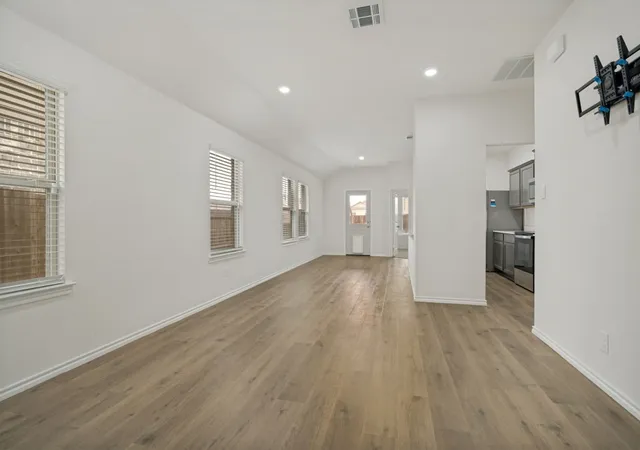 Photo 4 of Single family home for sale at 911 Corral St, Royse City, TX 75189 | MLS# 21287638 | Listing updated on 2026-09-11