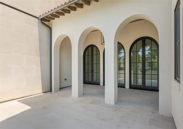 Photo 2 of Mansion for sale at 5807 Glen Falls Ln, Dallas, TX 75209 | MLS# 21286351 | Listing updated on 2026-09-14