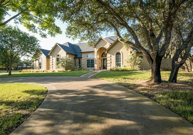 Photo 1 of Single family home for sale at 182 Lakeview Dr, Aledo, TX 76008 | MLS# 21287664 | Listing updated on 2026-09-30