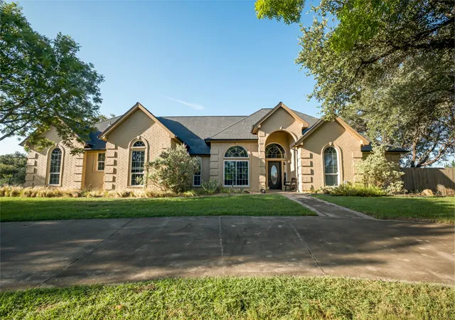 Photo 2 of Single family home for sale at 182 Lakeview Dr, Aledo, TX 76008 | MLS# 21287664 | Listing updated on 2026-09-30