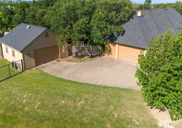 Photo 3 of Single family home for sale at 182 Lakeview Dr, Aledo, TX 76008 | MLS# 21287664 | Listing updated on 2026-09-30