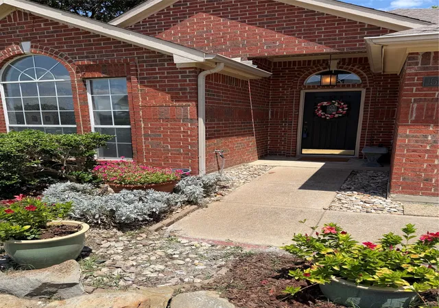 Photo 3 of Single family home for sale at 504 Mariner Dr, Rockwall, TX 75032 | MLS# 21280202 | Listing updated on 2026-09-08
