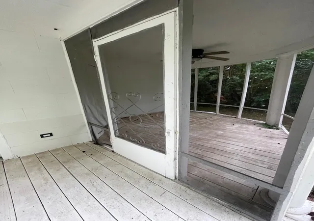 Photo 3 of Sale Pending at 320 W 6th St, Bonham, TX 75418 | MLS# 21287806 | Listing updated on 2026-09-29