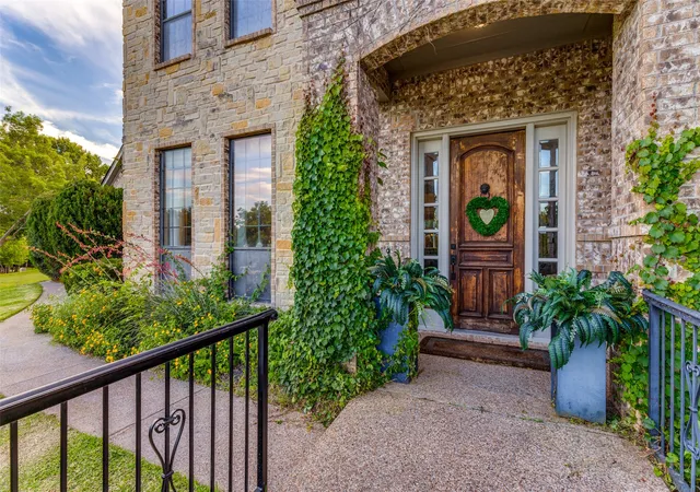 Photo 2 of Sale Pending at 114 Southwest Dr, Aledo, TX 76008 | MLS# 21285638 | Listing updated on 2026-10-05