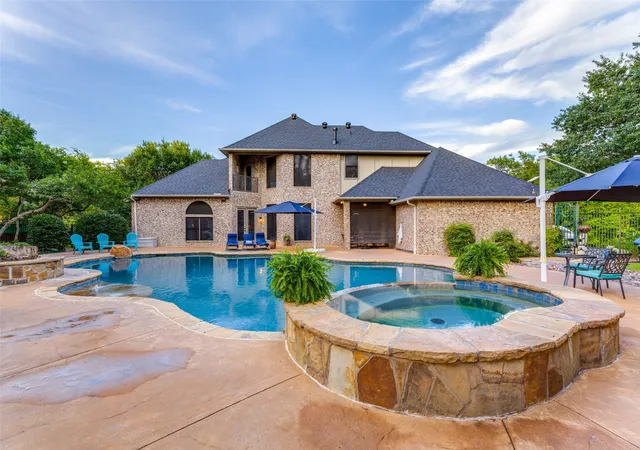 Photo 3 of Sale Pending at 114 Southwest Dr, Aledo, TX 76008 | MLS# 21285638 | Listing updated on 2026-10-05