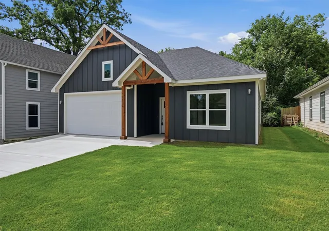Photo 1 of Single family home for sale at 110 W Hull St, Denison, TX 75021 | MLS# 21286992 | Listing updated on 2026-09-11
