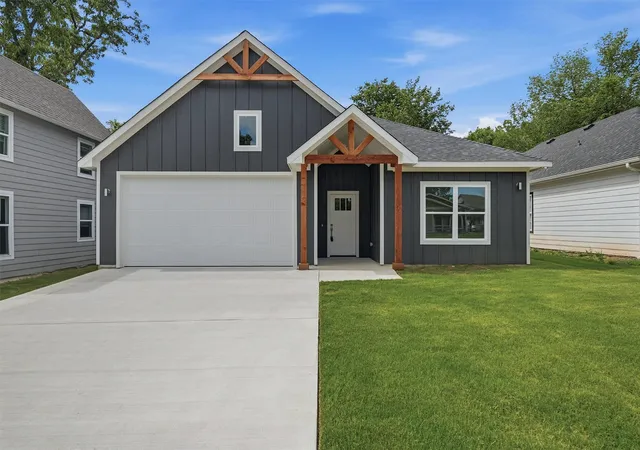 Photo 2 of Single family home for sale at 110 W Hull St, Denison, TX 75021 | MLS# 21286992 | Listing updated on 2026-09-11