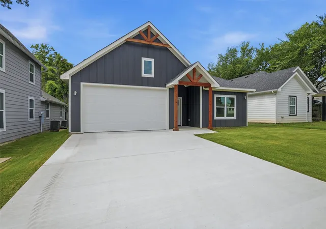 Photo 3 of Single family home for sale at 110 W Hull St, Denison, TX 75021 | MLS# 21286992 | Listing updated on 2026-09-11