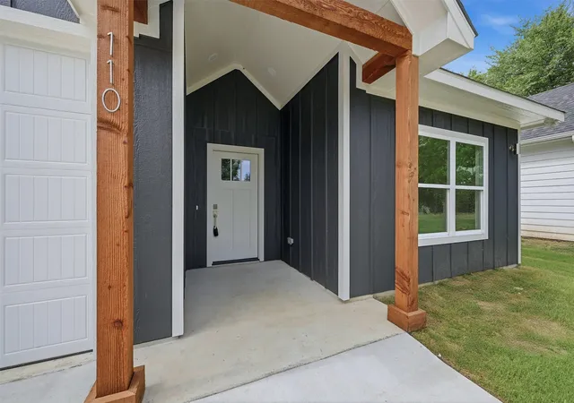 Photo 3 of Single family home for sale at 110 W Hull St, Denison, TX 75021 | MLS# 21286992 | Listing updated on 2026-09-11