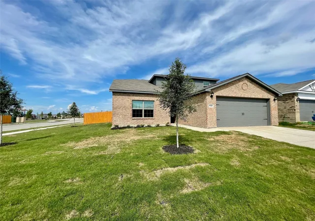 Photo 2 of Single family home for sale at 1946 Canterbury Dr, Seagoville, TX 75159 | MLS# 21287984 | Listing updated on 2026-07-29