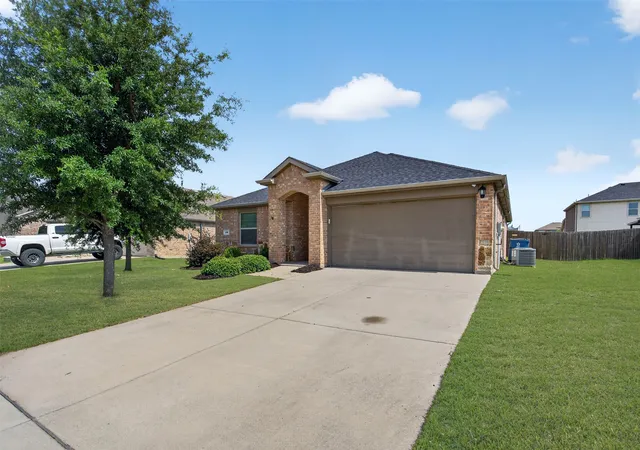 Photo 1 of Single family home for sale at 416 Azalea Dr, Nevada, TX 75173 | MLS# 21287983 | Listing updated on 2026-09-10