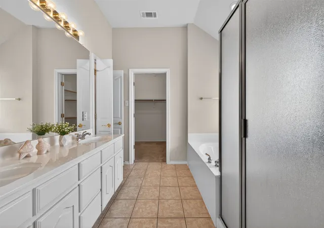 Photo 3 of Single family home for sale at 4821 Diamond Trace Trl, Fort Worth, TX 76244 | MLS# 21288257 | Listing updated on 2026-09-15
