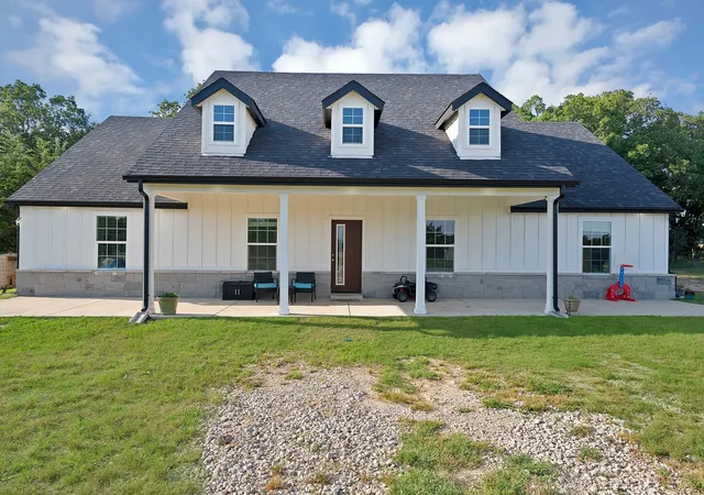 Photo 3 of Single family home for sale at 420 County Road 1130, Cumby, TX 75433 | MLS# 21288276 | Listing updated on 2026-09-12