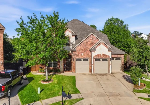 Photo 3 of Single family home for sale at 4541 Seventeen Lakes Ct, Roanoke, TX 76262 | MLS# 21287342 | Listing updated on 2026-10-01