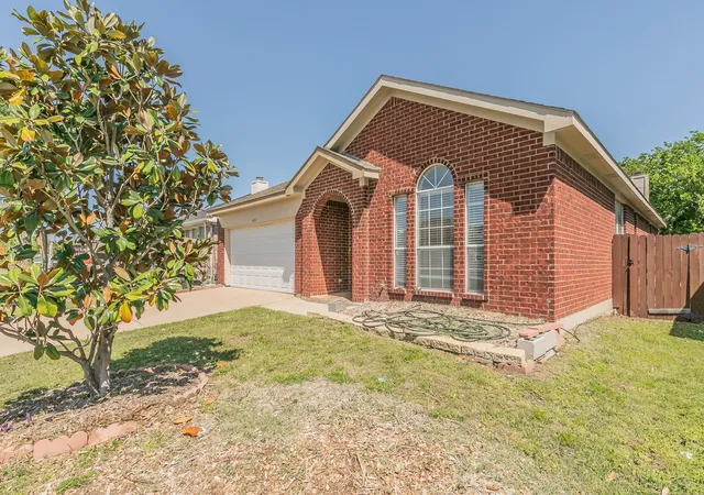 Photo 3 of Single family home for sale at 4333 Park Creek Cir N, Fort Worth, TX 76137 | MLS# 21286635 | Listing updated on 2026-09-08