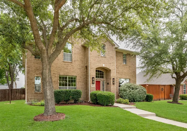 Photo 2 of Single family home for sale at 812 Cascades Dr, Allen, TX 75002 | MLS# 21281309 | Listing updated on 2026-09-12