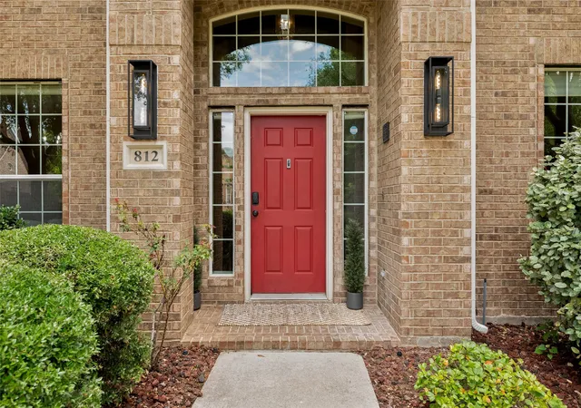 Photo 3 of Single family home for sale at 812 Cascades Dr, Allen, TX 75002 | MLS# 21281309 | Listing updated on 2026-09-12