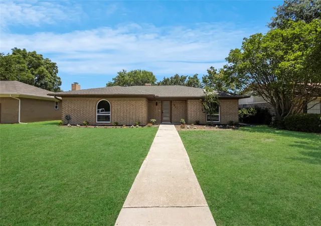 Photo 1 of Single family home for sale at 1821 El Paso St, Lewisville, TX 75077 | MLS# 21271964 | Listing updated on 2026-10-07
