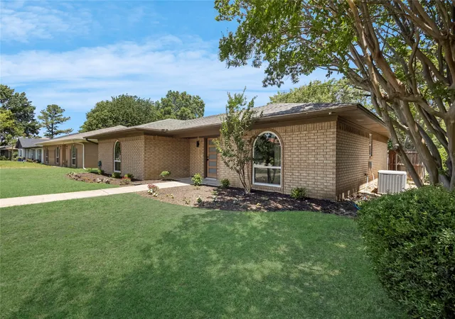 Photo 2 of Single family home for sale at 1821 El Paso St, Lewisville, TX 75077 | MLS# 21271964 | Listing updated on 2026-10-07