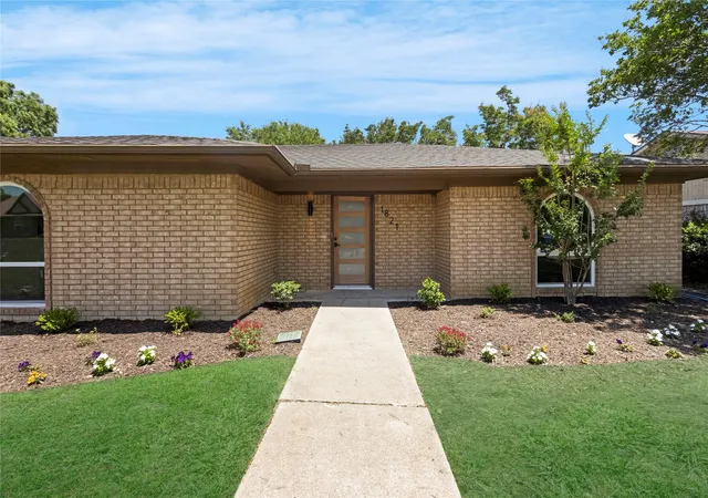 Photo 3 of Single family home for sale at 1821 El Paso St, Lewisville, TX 75077 | MLS# 21271964 | Listing updated on 2026-10-07