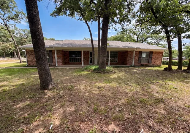 Photo 1 of Sale Pending at 1014 Yvonne Dr, Joshua, TX 76058 | MLS# 21280003 | Listing updated on 2026-09-11