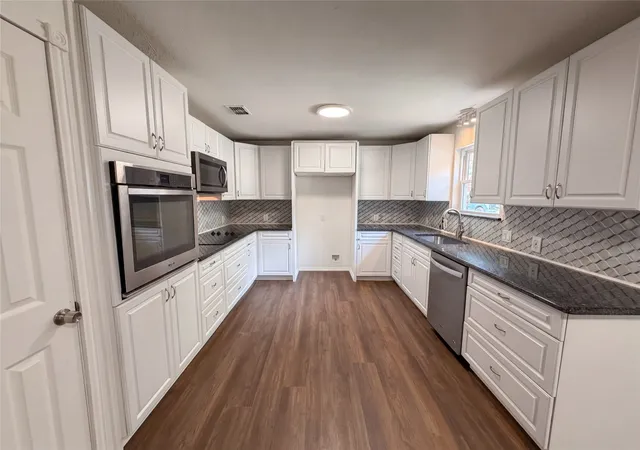 Photo 4 of Sale Pending at 1014 Yvonne Dr, Joshua, TX 76058 | MLS# 21280003 | Listing updated on 2026-09-11