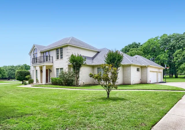 Photo 2 of Single family home for sale at 3601 Cliffwood Dr, Alvarado, TX 76009 | MLS# 21268947 | Listing updated on 2026-09-15